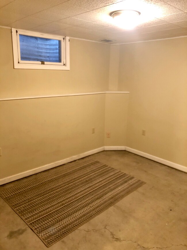 Basement Bonus Room - Great for a den, mancave, office, etc. - 983 E Oak St