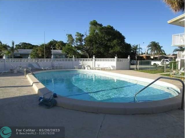 Building Photo - 2100 NE 51st Ct