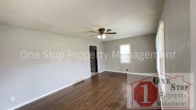 Building Photo - Beautiful 5 Bedroom 2 Bathroom Home in Kan...