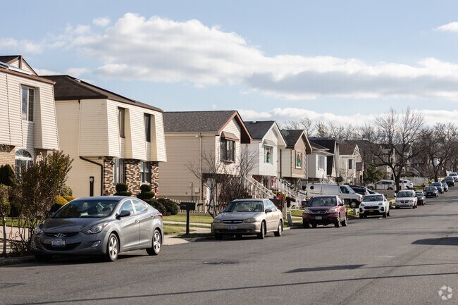 Single family homes in the Arden Heights neighborhood.