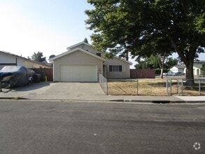 Building Photo - 1001 Mockingbird Ln