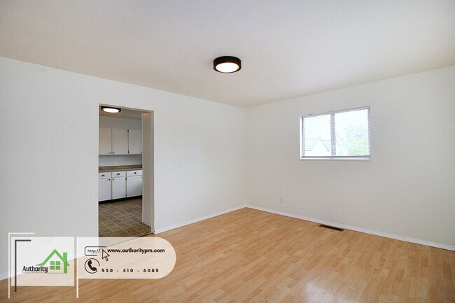 Building Photo - 1824 Heller Ln