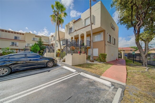 Building Photo - 551 NW 82nd Ave