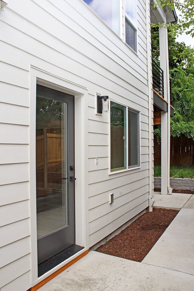 Foto del edificio - 4563-4563 N Borthwick Ave