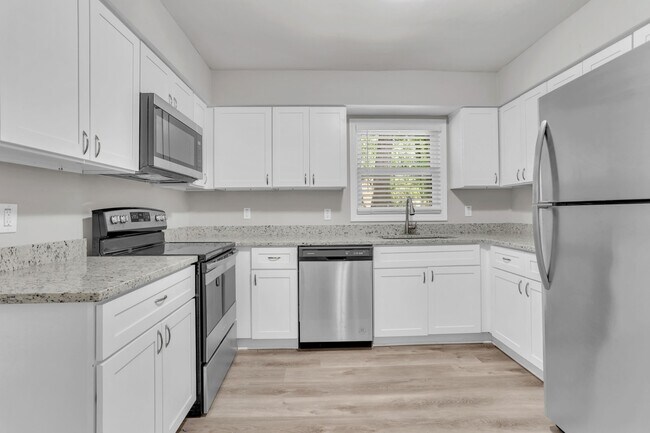 Building Photo - 468 White Oak Dr Sw