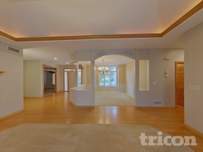 Building Photo - 1202 Adrian Dr