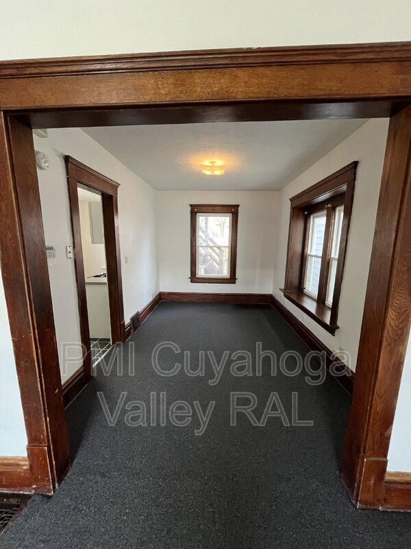 Building Photo - 410 Cole Ave