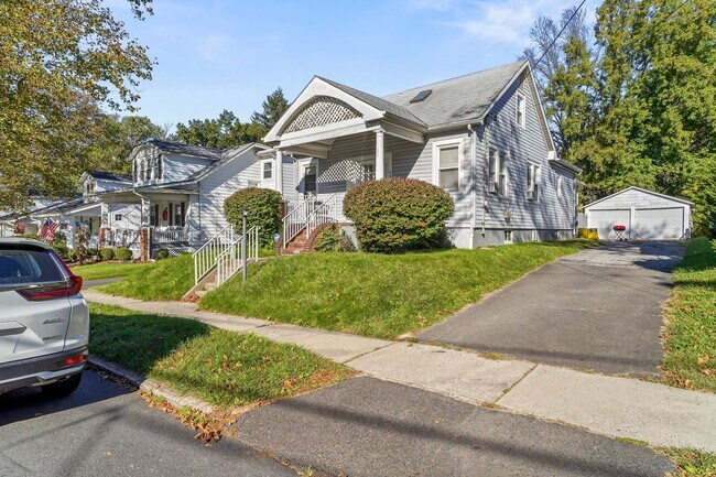 Foto del edificio - Ewing, NJ – 6BR / 2BA. House near TCNJ. Spacious layout. - Gambourg Properties