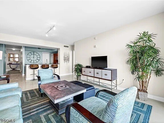 Foto del edificio - 3000 Oasis Grand Blvd