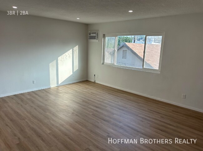 Building Photo - 2530 Carmona Ave