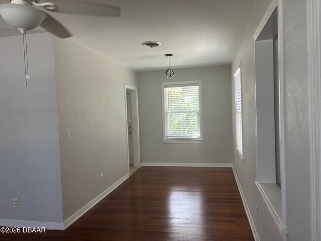 Foto del edificio - 250 S Seneca Blvd