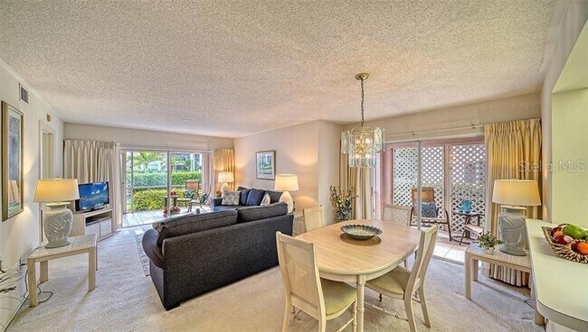 Foto del edificio - 5655 Sheffield Greene Cir