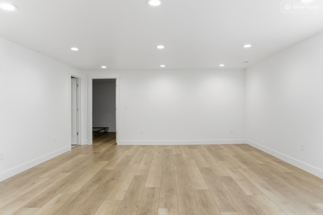 Building Photo - 193 300 E