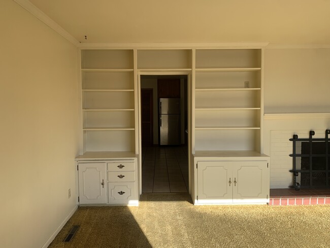 Building Photo - 555 E 300 N