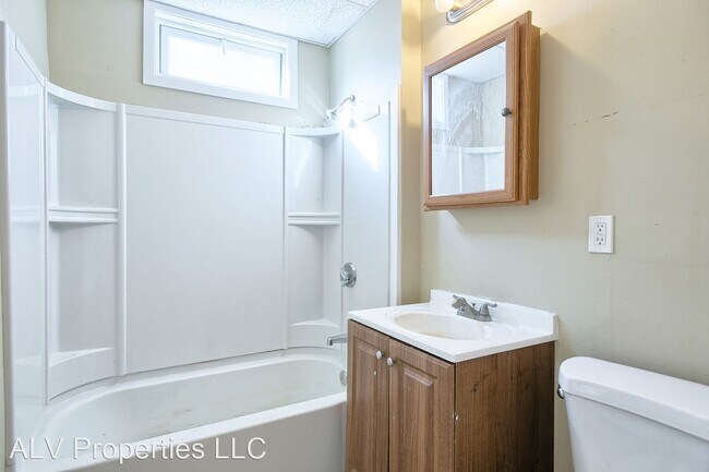 Building Photo - 23 Simon St