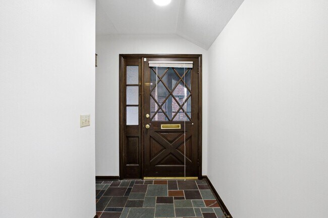 Foto del edificio - 4554 Sandringham Dr