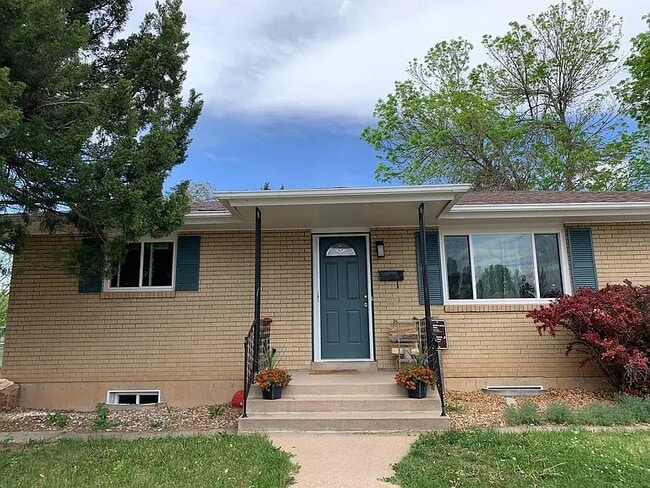 Building Photo - 220 Tulane Dr