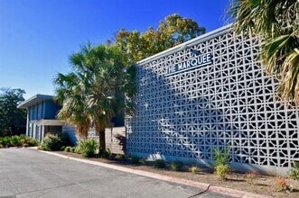 Building Photo - 5515 Gaston Ave