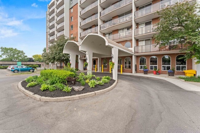 Photo du bâtiment - Southwick Apartments