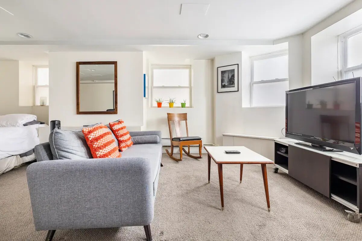 Garden Living/Bedroom West - 540 S Taylor Ave