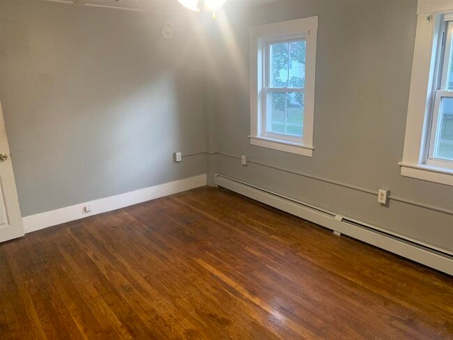 Building Photo - 12-14 Broad St