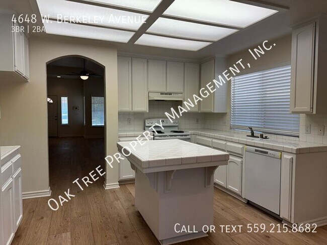 Foto del edificio - 4648 W Berkeley Ave