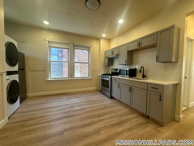 Building Photo - 127 Harrishof St