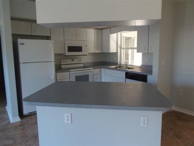 Foto del edificio - 2420 Dumont Ln