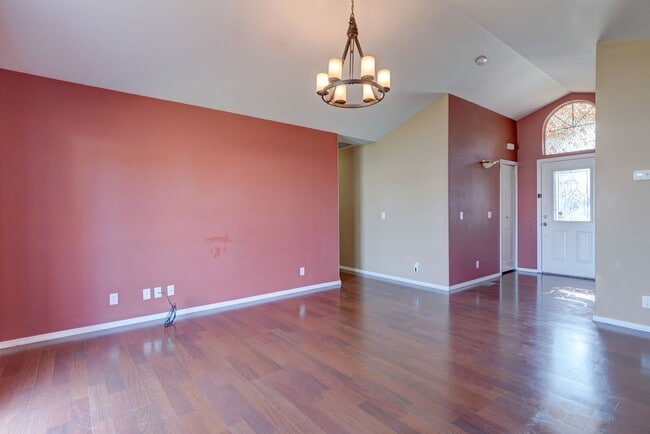 Building Photo - 3 Bedroom 2 Bath Home in Redwing