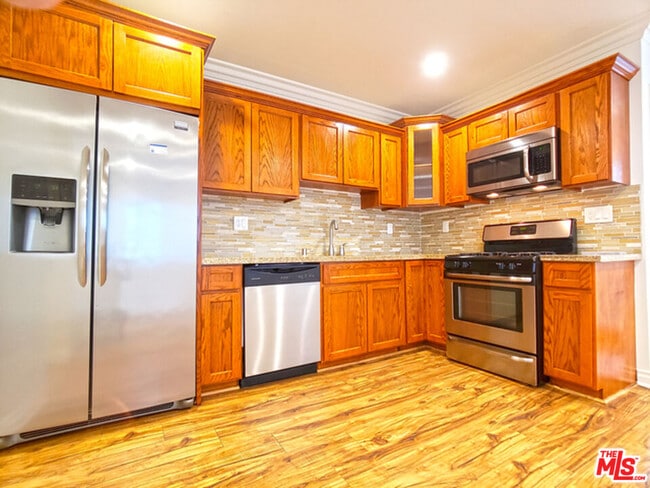 Building Photo - 1144 S Mariposa Ave