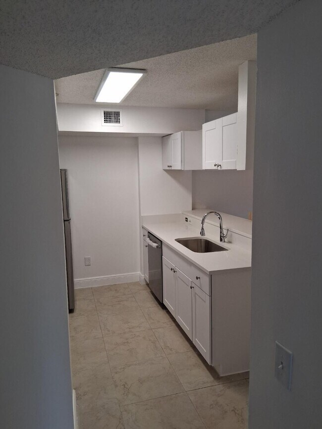 Foto del edificio - 460 S Park Rd