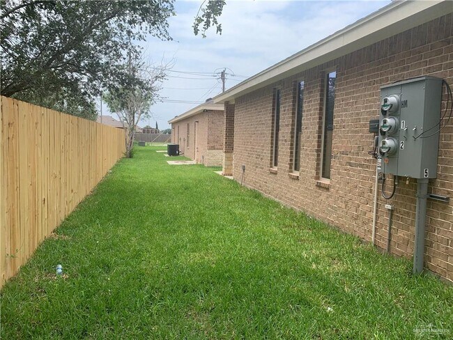 Foto del edificio - 1428 W Harrison Ave