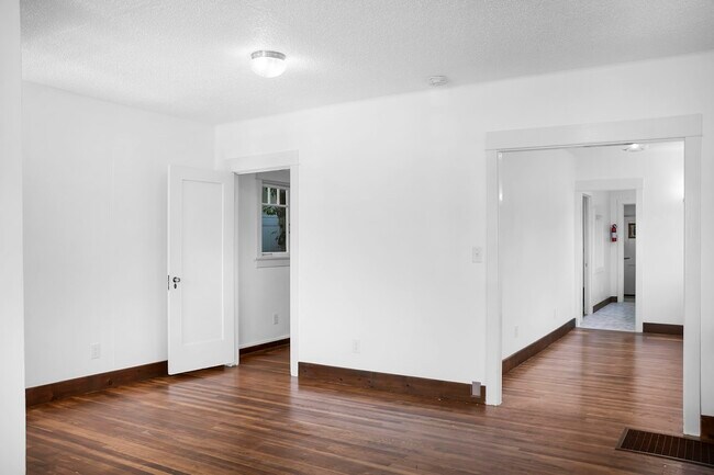 Foto del edificio - 4741 Brighton Ave