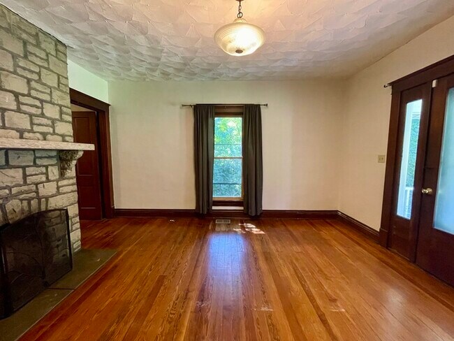 Foto del edificio - 425 Cherry Ln