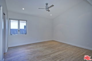 Building Photo - 806 6th Ave