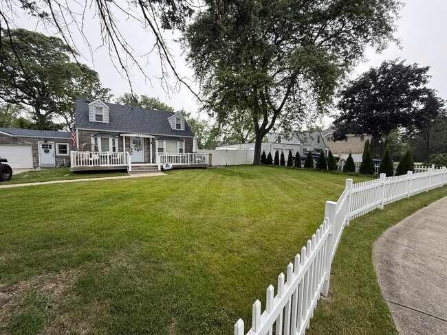 Foto del edificio - 684 Pfingsten Rd