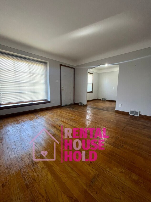 Primary Photo - ~ 3 BEDROOM 1 BATH BUNGALOW SECURTIY DEPOSIT SPECIAL ~$500