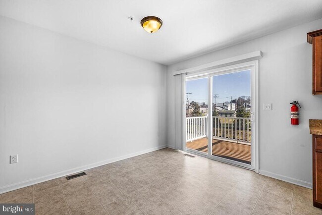 Building Photo - 112 Breezewood Dr