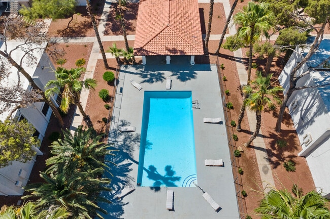 Building Photo - Zoom Apartments