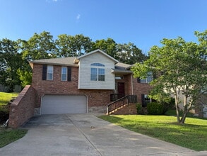 Building Photo - 260 RoundHill Rd