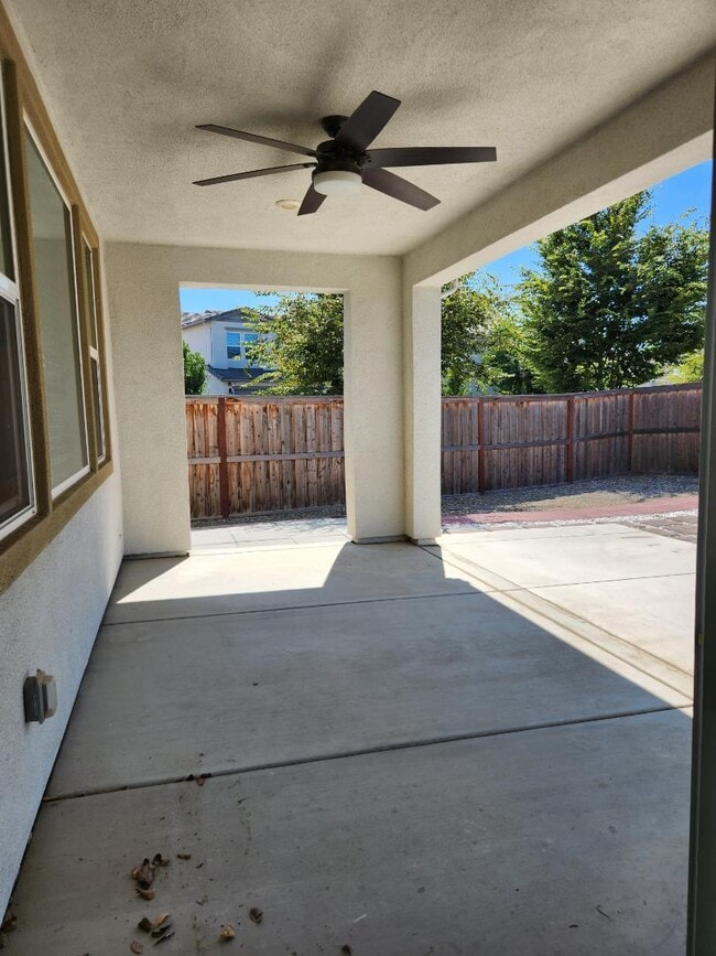 Building Photo - 10068 Carinata Dr