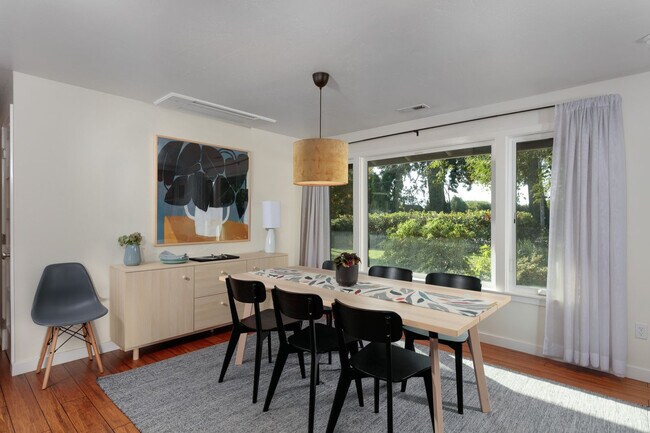 Foto del edificio - 4264 Belmont Dr