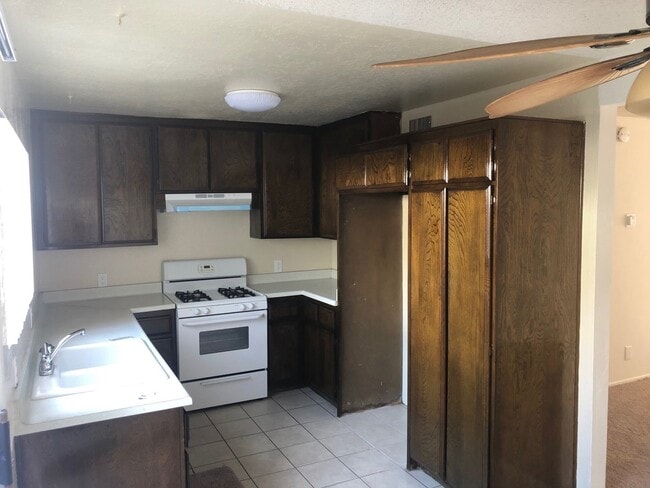 Foto del edificio - 4392 Green Ave