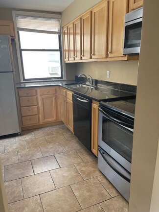 Building Photo - 225 Emming St