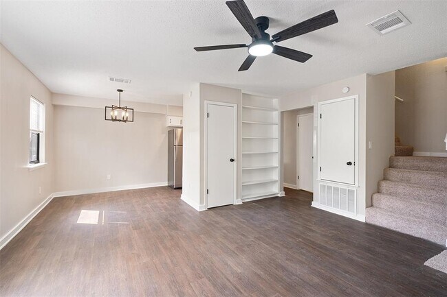 Building Photo - 200 Concho St