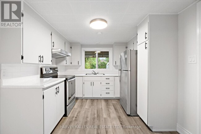 Building Photo - 158 Ruggles Ave