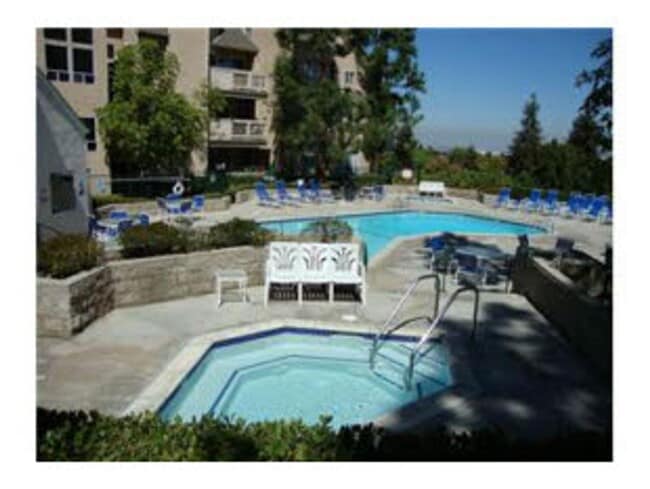Building Photo - REDUCED RENT, Beautiful Upper Unit with Bo...
