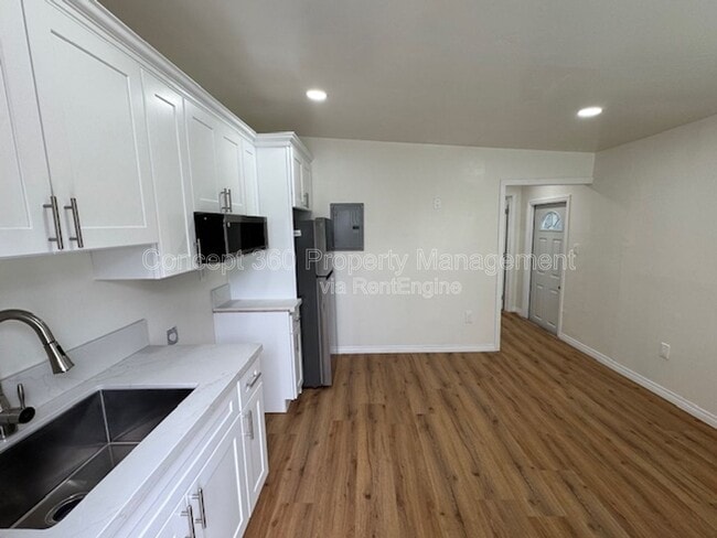 Building Photo - 5762 Cedar Ave