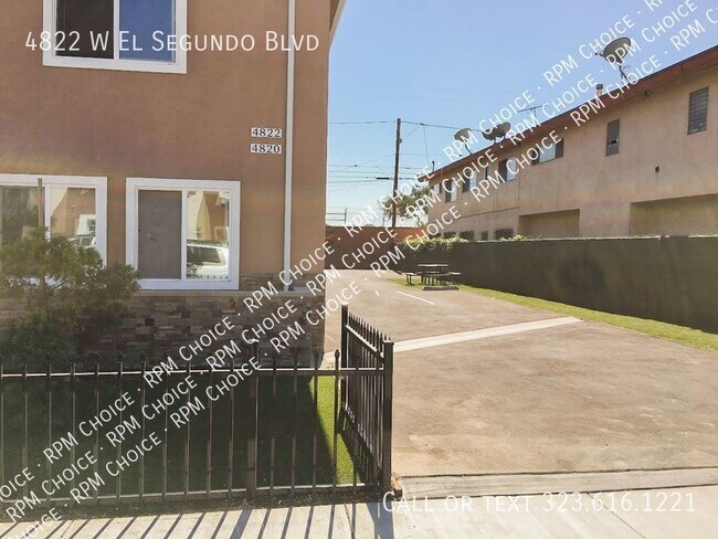 Building Photo - Townhouse 3bd/2ba with laundry hookup and ...