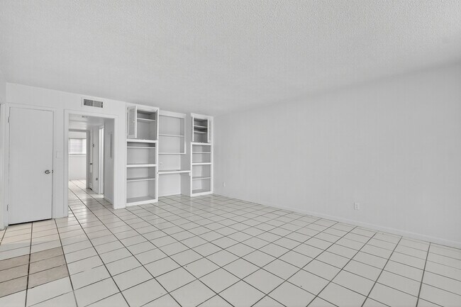 Foto del edificio - 202-244 W Shields Ave